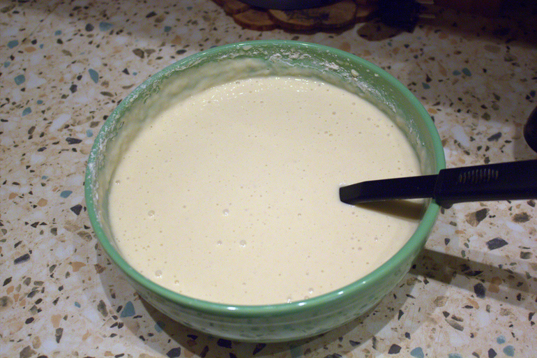 Блинные мини-тортики с сёмгой.