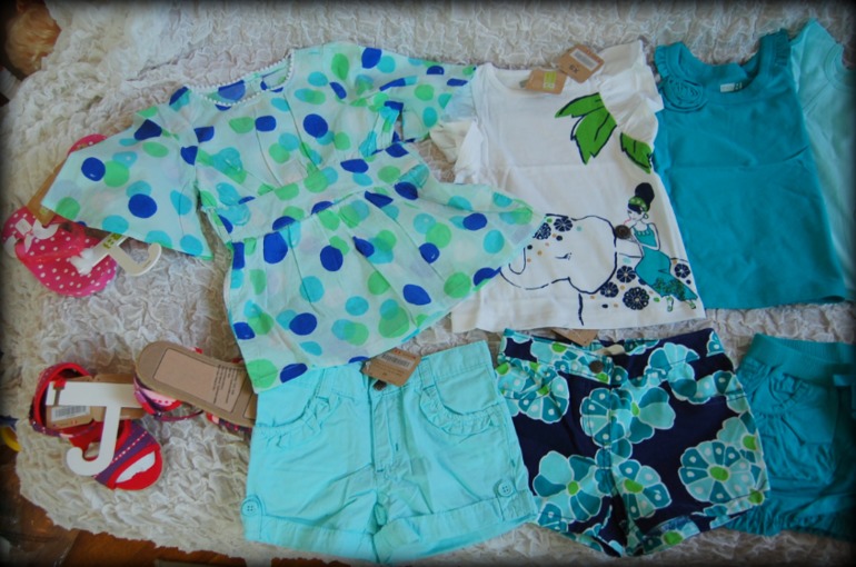 Это болезнь или ребенок одет на год вперёд)))))