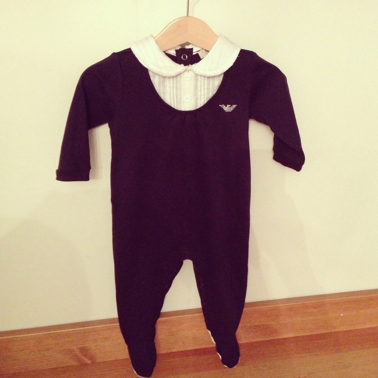 Продаю костюмчик Armani Baby, размер 62, цена 1300 руб.
