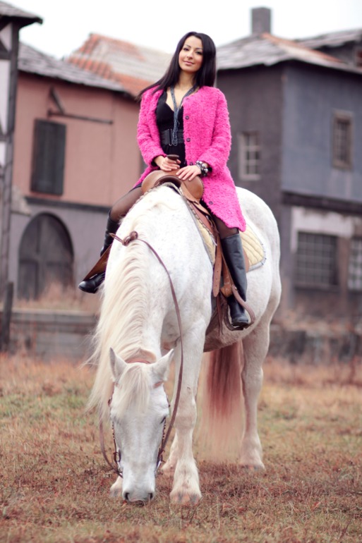 Ищу моделей для участия в зимней конной фотосессии.
