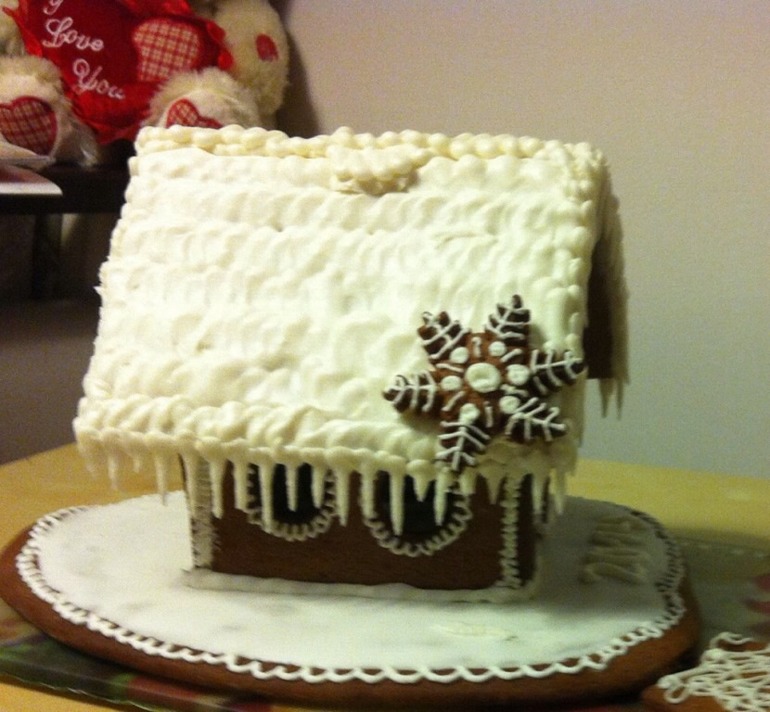 Первые пряники и домик.