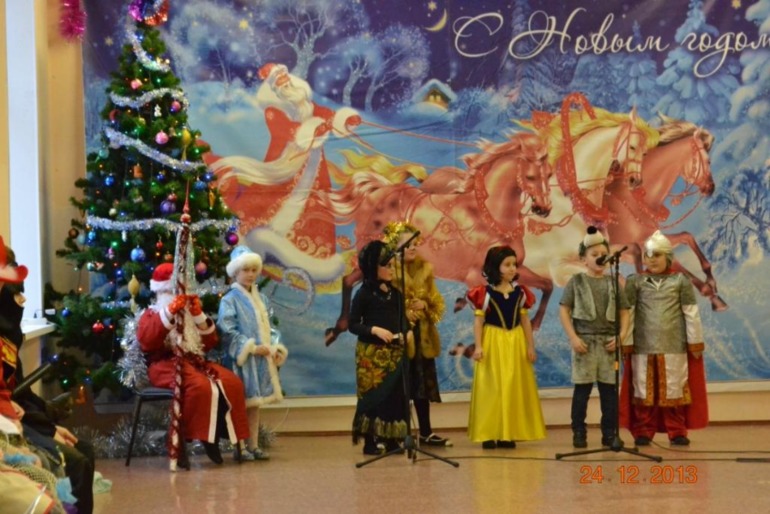 Елка дочки и сына.