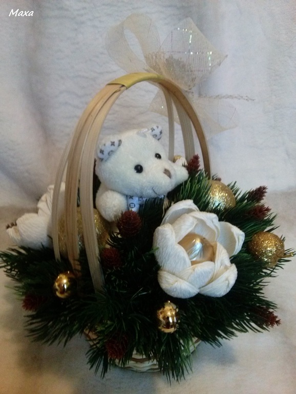 Вторая топотушка и корзиночка для дочи друга семьи!