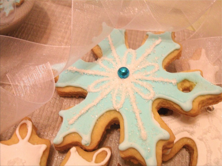 Елко-снежинковый марафон продолжается...))