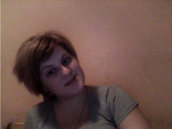 постриглась, покрасилась)))