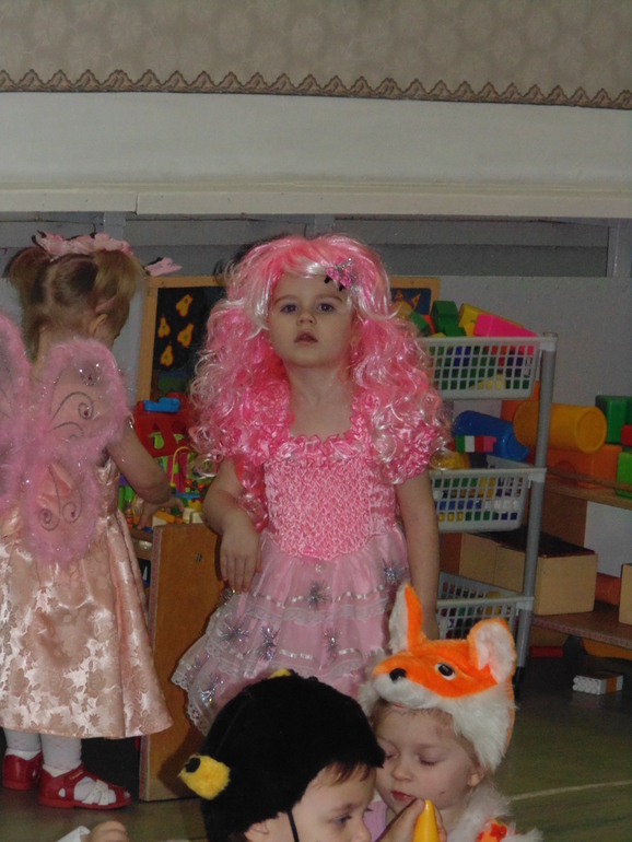 А у нас сегодня в саду , Новогодний утренник !!! ))) ... и любимая наша - Кукла Милаша )))