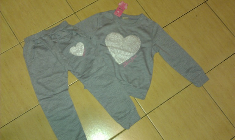 Костюмчик с сердечком. Оригинальное фото.