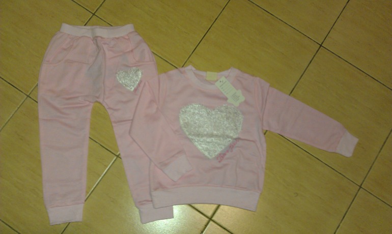 Костюмчик с сердечком. Оригинальное фото.