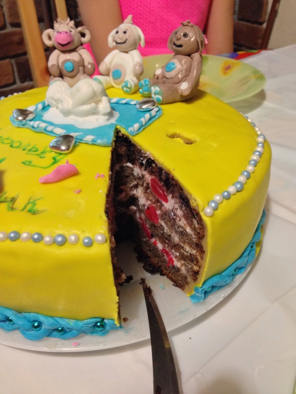Сынуле сегодня годик!!! Мой пробный тортик всю ночь лепила :-)