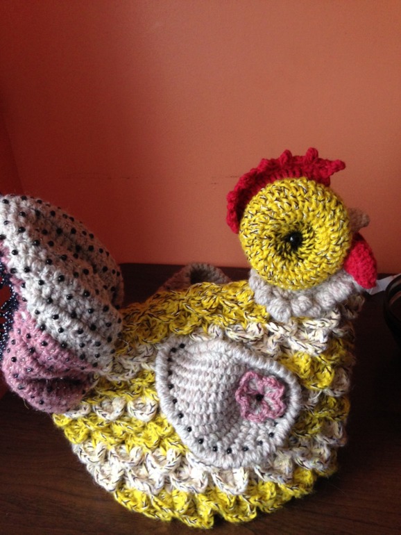 Курочка-грелка на чайник.