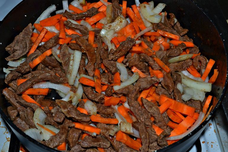 ПРОСТО ВКУСНЫЙ ГУЛЯШ)