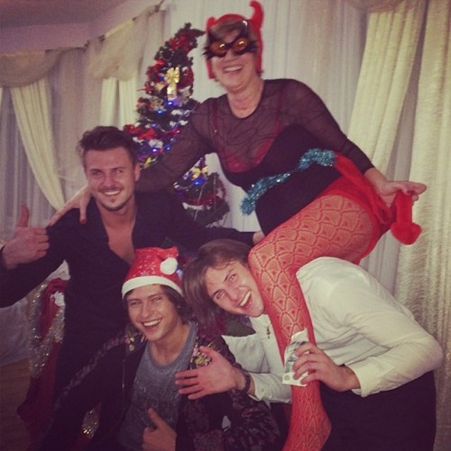 Любви все возрасты покорны)))))