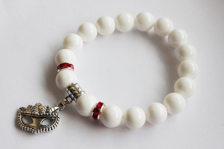 Часы "Красно-белые"