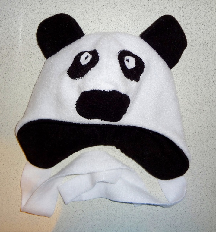 Шапка-панда.