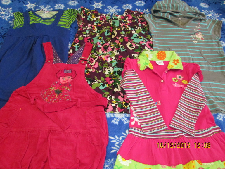 Фирменная одежда на девочку 3-4 лет.