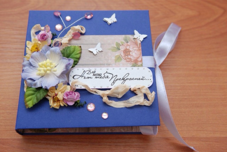 Альбомы, блокноты, ежедневники, книги мамы и малыша и многое другое)