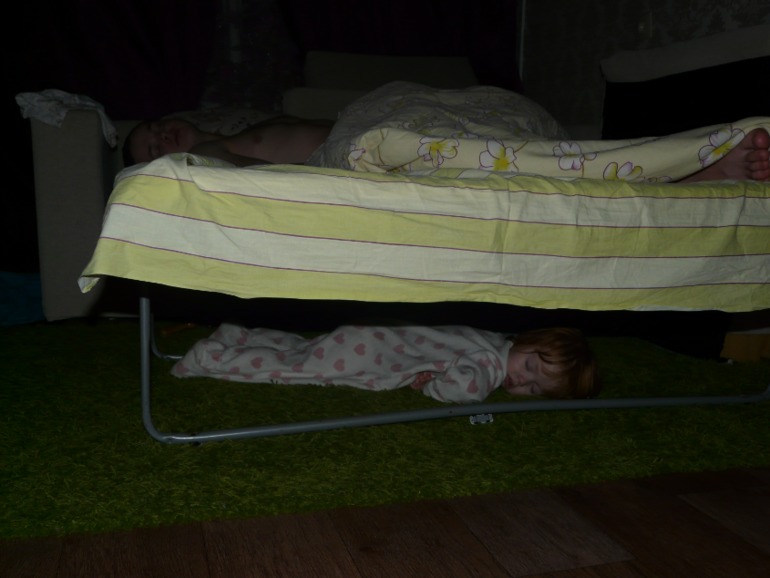 Буду кратко, рисуем,спит,пьем...