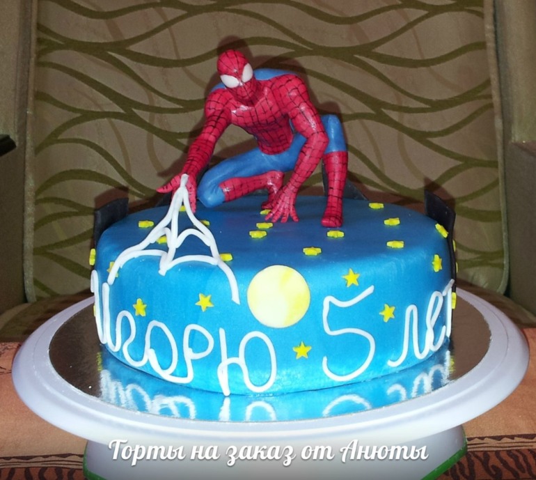 Торт с человеком-пауком