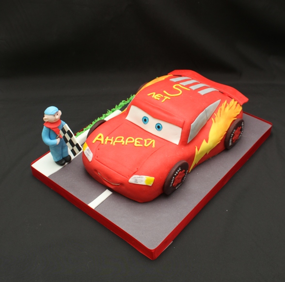 ТОрт маквин на дороге