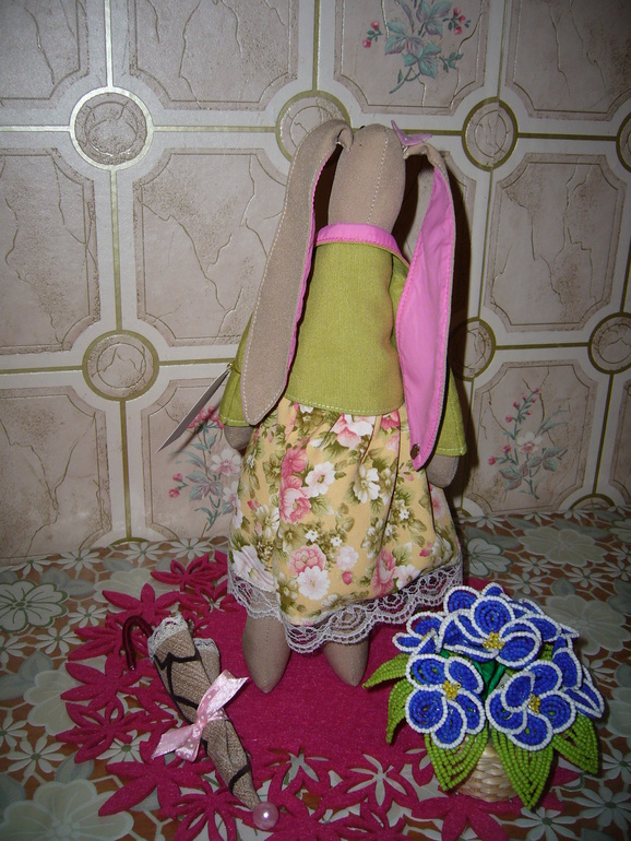 Зая с зонтиком.