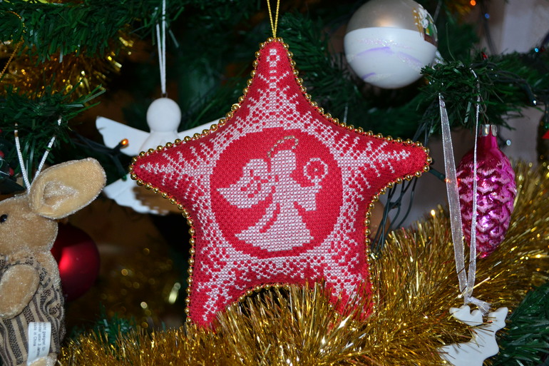 Новый год к нам мчится