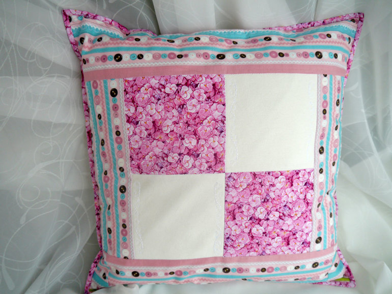 Детская подушка в стиле пэчворк.