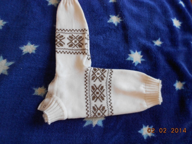 Свитерок. Машинная вязка. Продам.