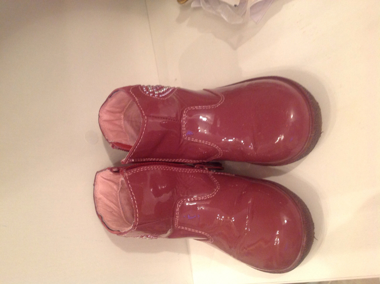 Ботиночки демисезонные на девочку. 22 и 24 размер.