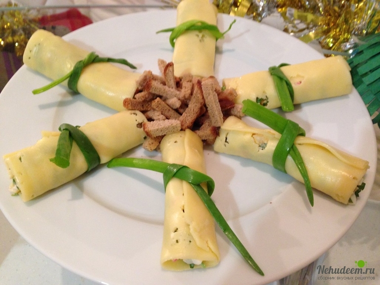 Закуска, рулет из сырной нарезки