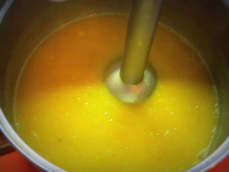 Пряный, имбирный крем-суп из картофеля с креветками