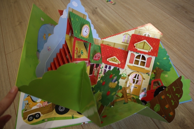 Книжка-панорамка "Весёлые каникулы в деревне"