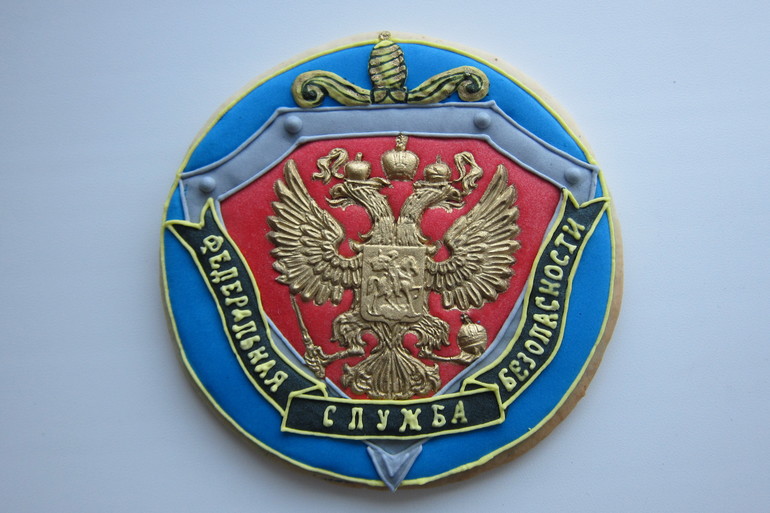 большие печеньки ФСБ)) диаметр 16 см)