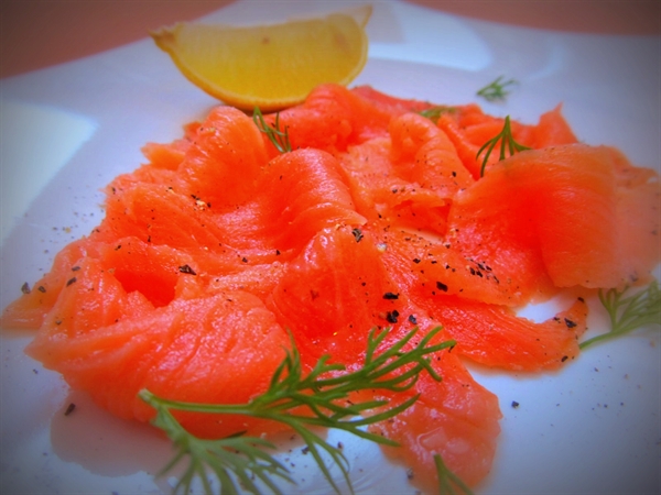 Слабосолёный лосось по-шведски (гравлакс, gravlax)