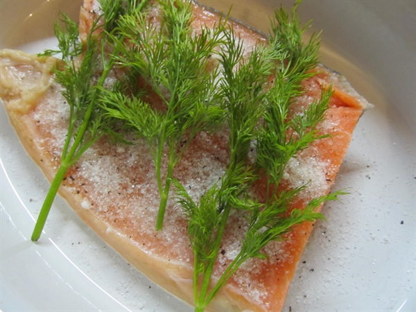Слабосолёный лосось по-шведски (гравлакс, gravlax)