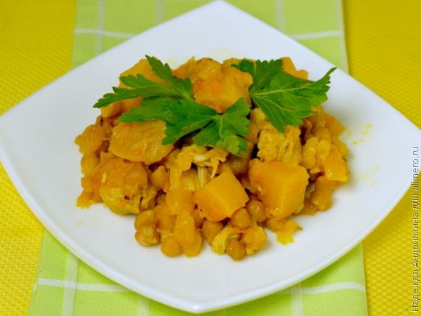Курица с тыквой и нутом в мультиварке