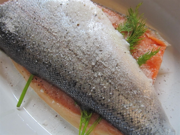 Слабосолёный лосось по-шведски (гравлакс, gravlax)