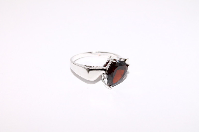 Большой выбор красивых колечек под ювелирку,с яркими цветными кристалами,цирконами))))много под катом)
