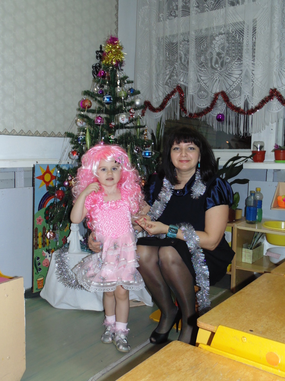 А у нас сегодня в саду , Новогодний утренник !!! ))) ... и любимая наша - Кукла Милаша )))