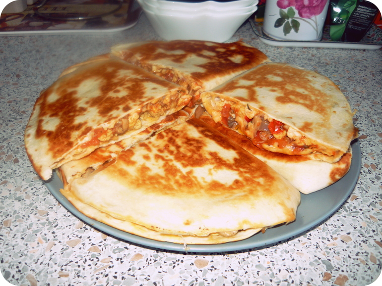 Мексиканская тортилья с начинкой