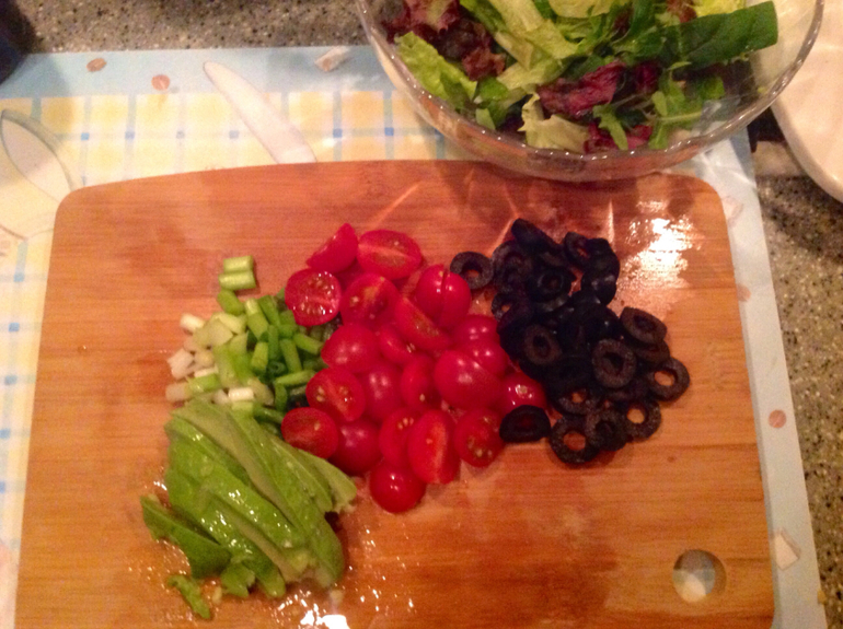 avocado ranch dressing и chillian steak salad (hot)