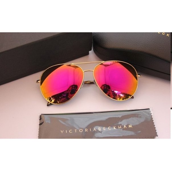 Victoria Beckham  5800р НОвые чехлы коробки! Продам!