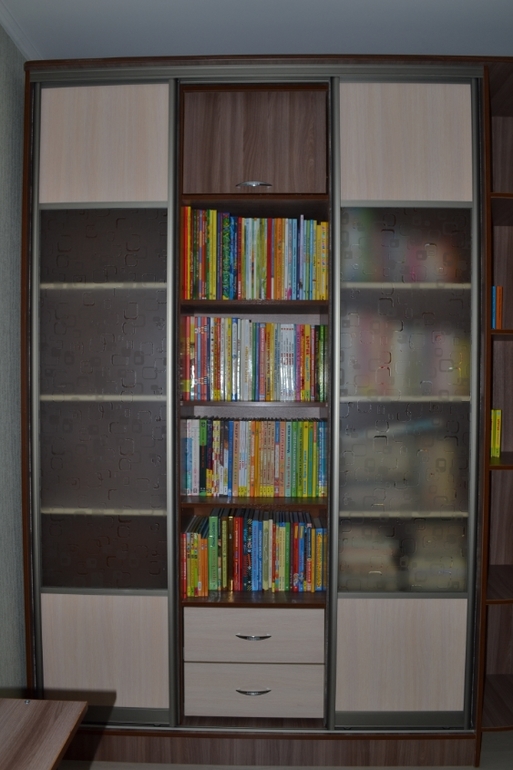 книжный шкаф