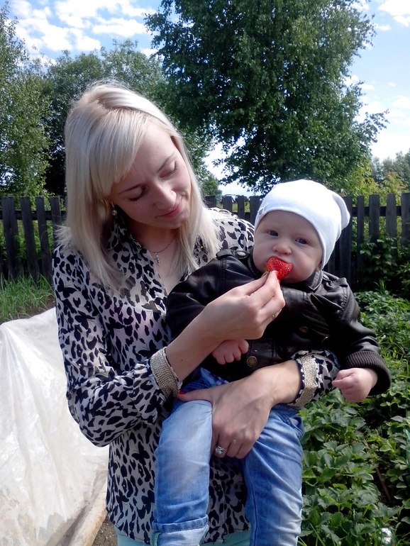 Нам 9 месяцев!!!!****
