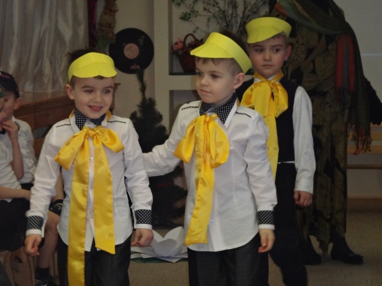 8 марта, праздник мам и бабушек)