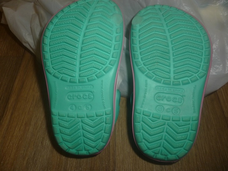 Продам CROCS  размер с 4-5 ЦЕНА 500р.