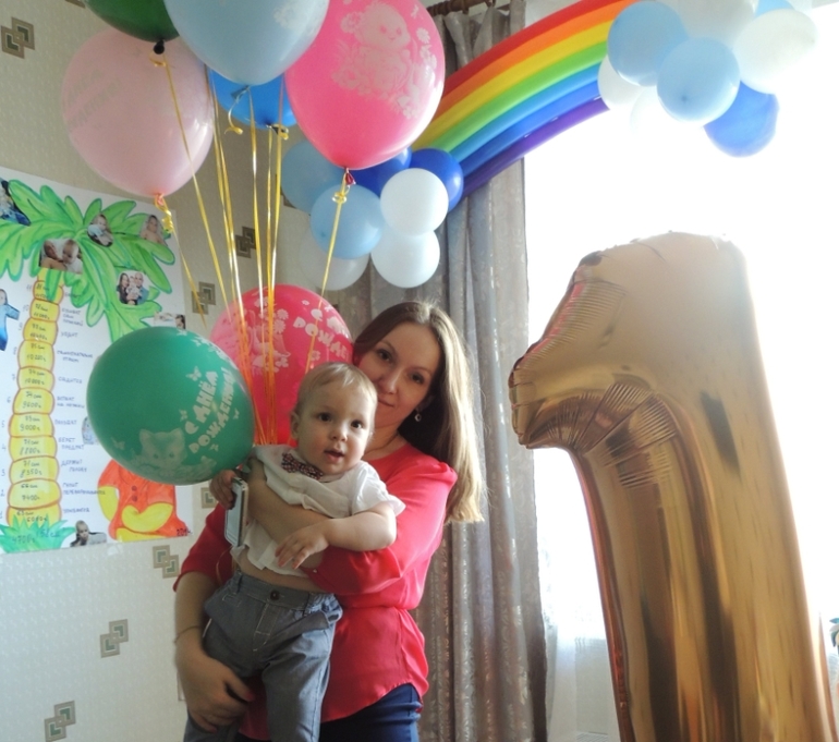 1 год! совсем большие!