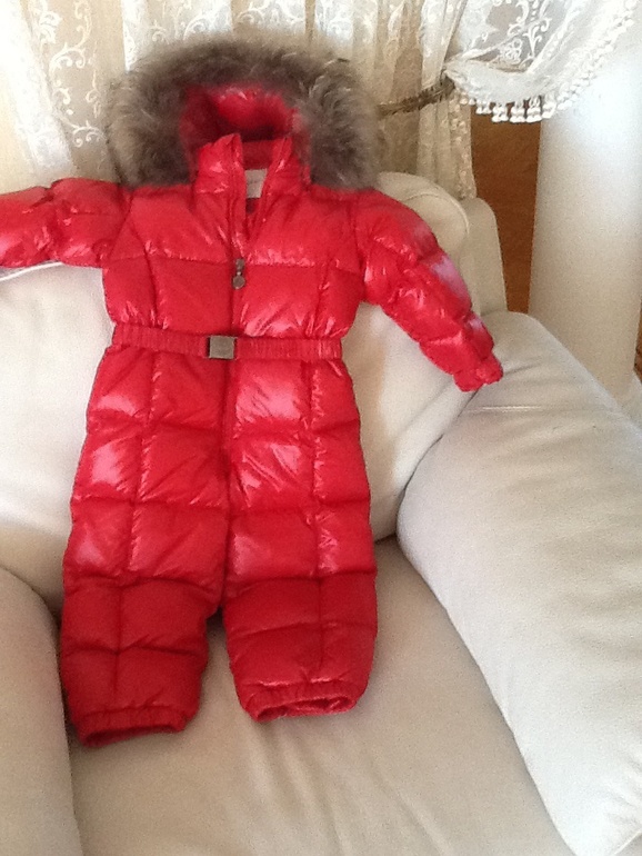 Продаю комбез Moncler оригинал рост 98