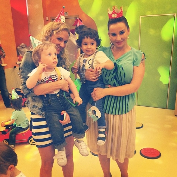 Немного фото с праздника Соломона, сына Анфисы Чеховой)