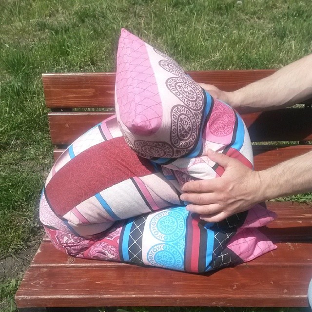 Подушка для объятий на природе