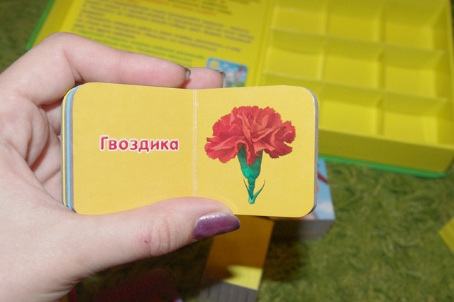 Продам книжки и кукольную мебель
